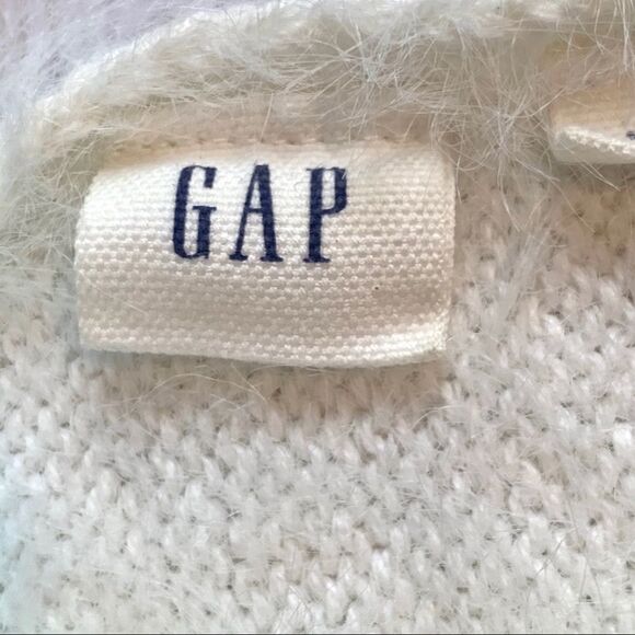 Rare GAP Fuzzy White Sweater Size Small - Picture 5 of 10